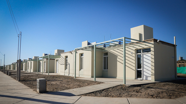 En abril de este año el gobernador Sergio Uñac entregó las llaves de sus viviendas a más de 70 familias en el barrio Peniel, de 25 de Mayo. Ahora se viene la entrega de la ampliación.&nbsp;