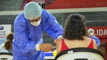 San Juan recibe 38400 dosis de Astrazeneca: ¿a quiénes estarán destinadas?