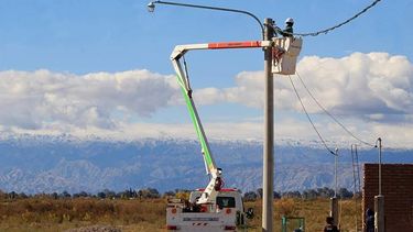 Un sector histórico de Angaco inaugura luces nuevas