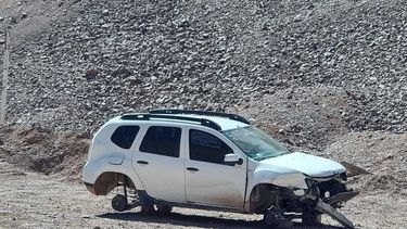 Misterio por un auto sanjuanino que es constantemente desmantelado en Agua Negra