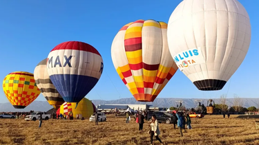 San Juan Flota, la exposición con globos aerostáticos en el aeroclub de Pocito, es una propuestas que ofrece San Juan este fin de semana. A la que se suma una feria de gastronomía.