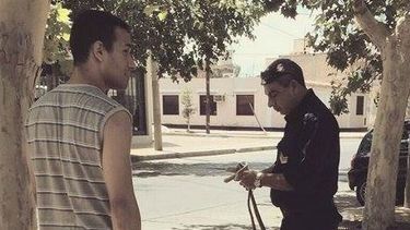 Fueron a medir el gas y se encontraron con una víbora de 2 metros