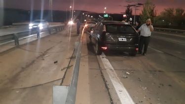 Un accidente en cadena destrozó tres autos en la Circunvalación