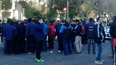 Quiénes son los choferes que reclaman, qué piden, y qué puede pasar