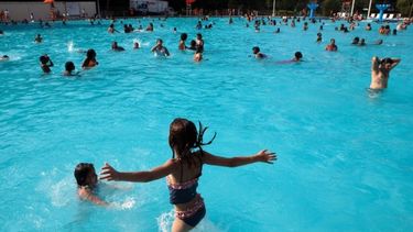 Se viene la temporada de piletas en San Juan: los clubes podrán meter más gente