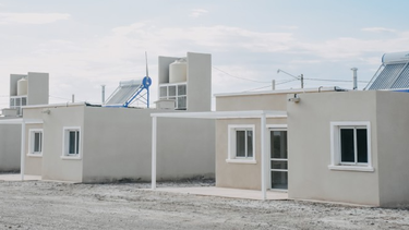 Algunas casas del IPV en San Juan ya se entregan con calefones solares.