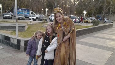 La Reina del Sol sorprendió a los más chiquitos
