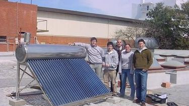 Inédito: todas las casas del IPV tendrán calefones solares