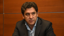 Gustavo Fernández. Gustavo Fernández.