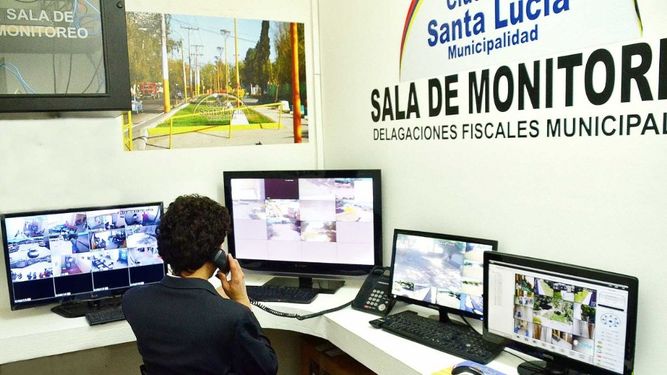 Santa Lucía habilitó su sala de monitoreo con 42 cámaras