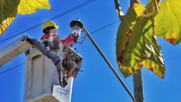 Más iluminado que nunca: dos importantes barrios de Chimbas estrenaron luces led Más iluminado que nunca: dos importantes barrios de Chimbas estrenaron luces led