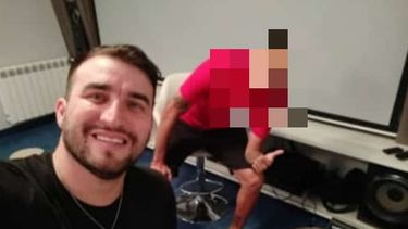 Un lujo: el cantante de Omega tocó en la casa de un jugador de River