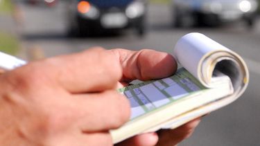 Luces, cinturón, sin celular... atendé porque las multas se fueron a las nubes