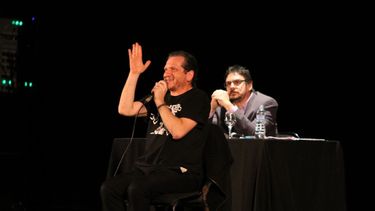 El show del filósofo y el historiador que San Juan aplaudió de pie