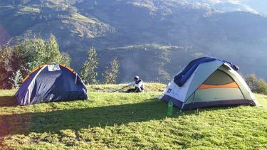 Diez infaltables al momento de acampar
