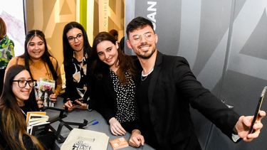 Libros y mucho más: Luis Ávila la rompe en la feria.&nbsp;