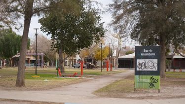 La plaza en la que jugaba el niño cuando se alejó de su abuelo. 