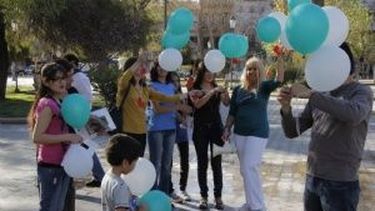 Suelta de globos por el Día Mundial del Autismo