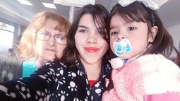 Aitana, la niña caucetera del milagro, viajó al Garrahan para continuar su tratamiento