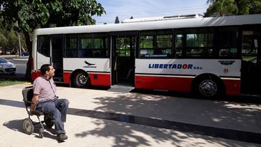 Histórico: probaron en San Juan la primera unidad de colectivo adaptado