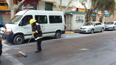 Una enorme mancha de gasoil provoca complicaciones en el tránsito