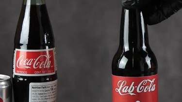Un youtuber asegura haber descubierto la fórmula secreta de la Coca-Coca: mirá la receta