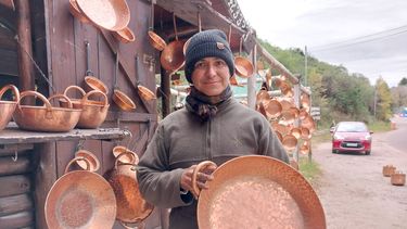 El artesano sanjuanino que es sensación en tierra lejana