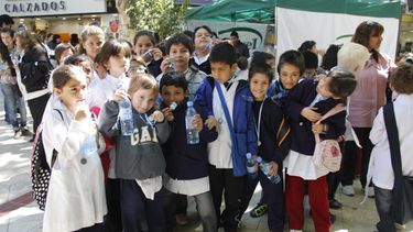 Con los ojos tapados, alumnos intentaron correr una maratón