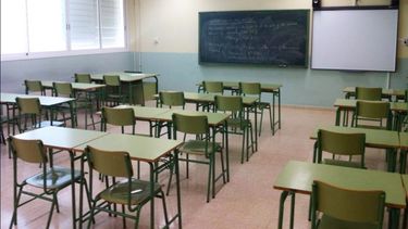 Educación se comprometió buscar una escuela a los jóvenes que vivían en Estados Unidos