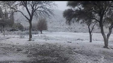 Las hermosas postales de Sierra de Chávez teñida de blanco