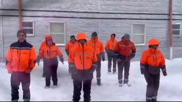 La divertida coreo de los mineros sanjuaninos contra el frío en Veladero
