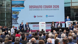 Tal como había anticipado Tiempo de San Juan, el Gobierno nacional resolvió eliminar la contribución obligatoria que los establecimientos vitivinícolas destinaban a la Corporación Vitivinícola Argentina (Coviar). Tal como había anticipado Tiempo de San Juan, el Gobierno nacional resolvió eliminar la contribución obligatoria que los establecimientos vitivinícolas destinaban a la Corporación Vitivinícola Argentina (Coviar).