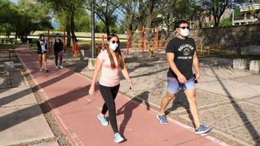 El Gobierno Provincial autorizó las caminatas al aire libre con ciertas condiciones El Gobierno Provincial autorizó las caminatas al aire libre con ciertas condiciones