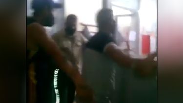 Desesperada y violenta reacción de un padre que pedía la atención a su hijo en el Marcial Quiroga