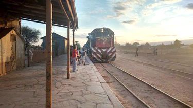 El tren volvió a pasar por Bermejo y emocionó a todos