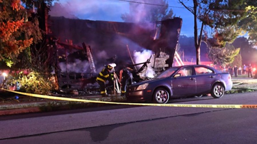 Bombero fue a sofocar un incendio en una casa: descubrió a 10 familiares sin vida
