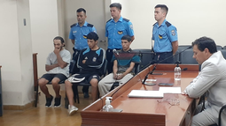 A la izquierda, los tres imputados. A la derecha, el juez de garantías Juan Gabriel Meglioli. A la izquierda, los tres imputados. A la derecha, el juez de garantías Juan Gabriel Meglioli.