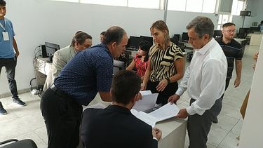 El Frente San Juan por Todos, este mediodía, inscribiendo su alianza en la Justicia. El Frente San Juan por Todos, este mediodía, inscribiendo su alianza en la Justicia.