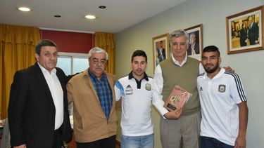 Integrantes del Huarpe Fútbol Club distinguieron al intendente Juan Carlos Gioja
