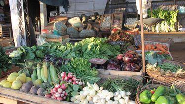Las ofertas por Navidad llegaron al Mercado de Abasto de Capital