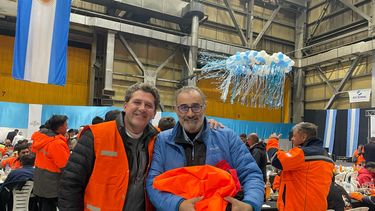Martínez junto con el ministro de Producción, Gustavo Fernández, en la mina Veladero.&nbsp;