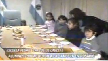Rosario: Niños cauceteros fueron los únicos en jurar la Bandera, de blanco