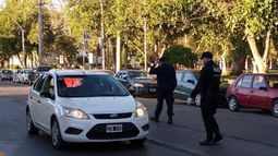 Quedate en casa: si circulás sin autorización, ahora la Policía te podrá quitar el auto