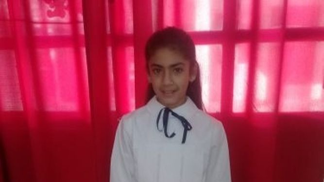 Furor por la niña que le dio una hamburguesa a un hombre que revolvía basura en Caucete