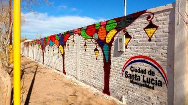 Orrego presentó los nuevos murales de Santa Lucía