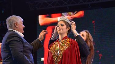 Fátima es la bella nueva reina de la Semilla y la Manzana