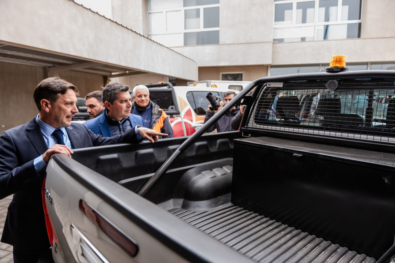 Orrego entregó 6 nuevas movilidades para fortalecer el control minero y ambiental en San Juan