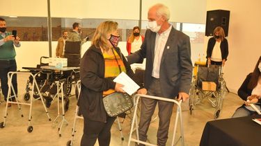 En Rawson entregaron elementos ortopédicos que Macri había negado
