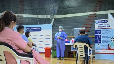 En el primer día de inscripción, ¿cuantos mayores de 60 levantaron la mano para vacunarse?