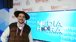 El animador de jineteadas Martín Guevara, en el estudio de streaming de Tiempo de San Juan.